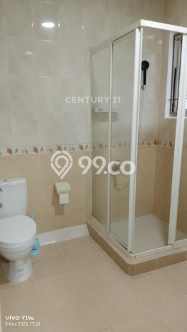 Disewakan! Rumah 4 Kamar Tidur &
2 Kamar Mandi di Lippo Karawaci, Tangerang Disewakan! Rumah 4 Kamar Tidur &
2 Kamar Mandi di Lippo Karawaci, Tangerang