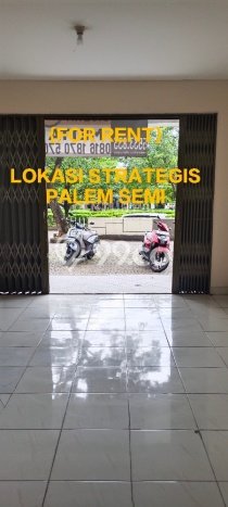 Ruko di , Luas 135m2m², Lokasi Komersial, Disewakan Ruko di , Luas 135m2m², Lokasi Komersial, Disewakan