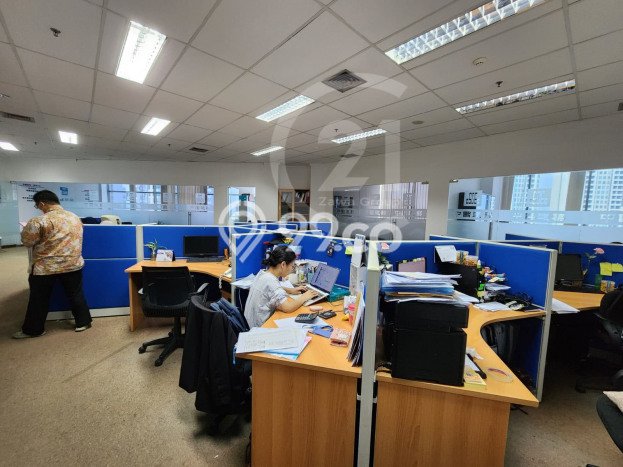 Kantor Strategis Kawasan Central Park, Luas 214m², Jalan Utama, Ramai Kantor Strategis Kawasan Central Park, Luas 214m², Jalan Utama, Ramai