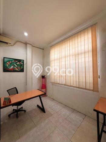 Ruko Komersial Disewakan di Cinere Depok Luas 105m2 Ruko Komersial Disewakan di Cinere Depok Luas 105m2