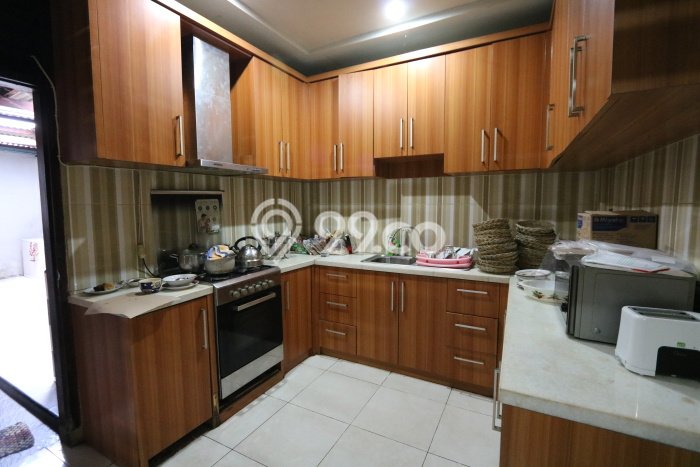 Siap Huni Hunian Elit 6 Kamar di Kebayoran Lama Dekat ke Mana Pun Siap Huni Hunian Elit 6 Kamar di Kebayoran Lama Dekat ke Mana Pun