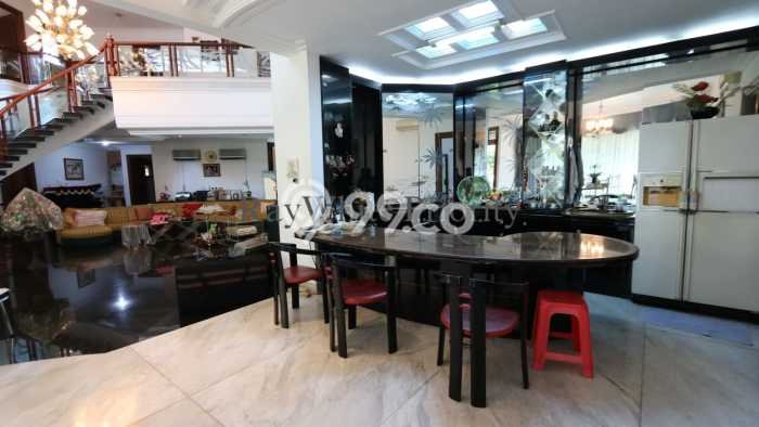 Hunian Mewah Dijual LT 1117m2 di Kelapa Gading, Jakarta Utara Hunian Mewah Dijual LT 1117m2 di Kelapa Gading, Jakarta Utara
