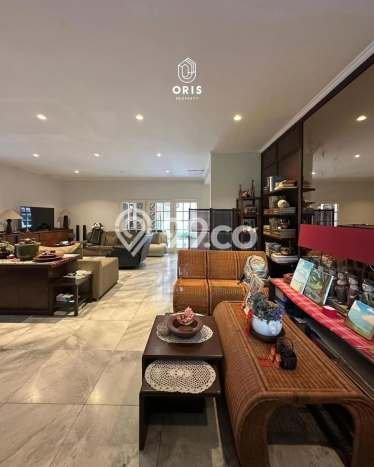 Hunian Mewah LB 272m2 Siap Pakai Desain Elegan di Senopati, Jakarta Selatan Hunian Mewah LB 272m2 Siap Pakai Desain Elegan di Senopati, Jakarta Selatan