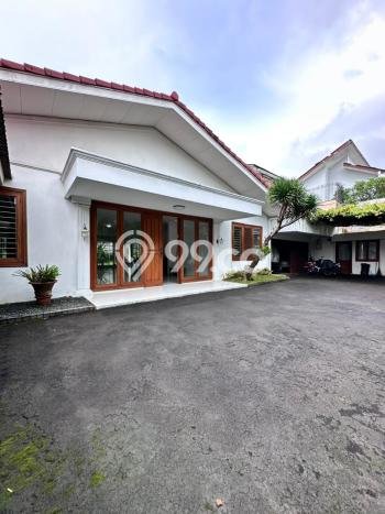 Jual Rumah Mewah Megah Dengan View Cantik di Kemang, Jakarta Selatan Jual Rumah Mewah Megah Dengan View Cantik di Kemang, Jakarta Selatan