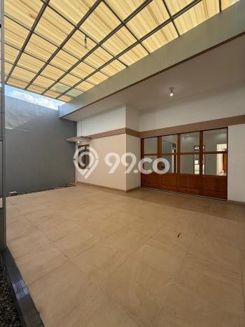 Rumah Luxury Modern Tanpa Renovasi di Pejaten Jakarta Selatan Rumah Luxury Modern Tanpa Renovasi di Pejaten Jakarta Selatan