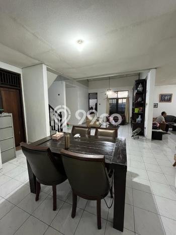 Siap Huni Hunian Elit 5 Kamar di Cilandak Dekat ke Mana Saja Siap Huni Hunian Elit 5 Kamar di Cilandak Dekat ke Mana Saja