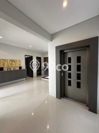 Ready to Use! Luxury House LT 364m2 Desain Elegan di Mega Kuningan Ready to Use! Luxury House LT 364m2 Desain Elegan di Mega Kuningan