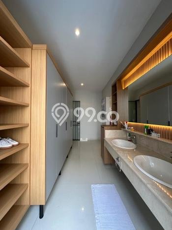 Ready to Use! Luxury House LT 364m2 Desain Elegan di Mega Kuningan Ready to Use! Luxury House LT 364m2 Desain Elegan di Mega Kuningan