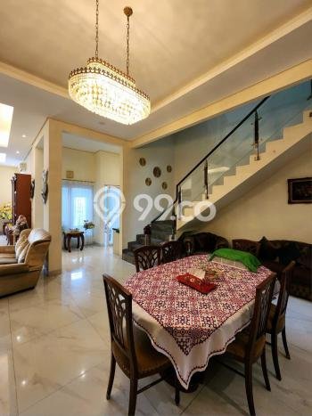 For Sale! Luxury House LT 240m2 Desain Modern di Gandaria For Sale! Luxury House LT 240m2 Desain Modern di Gandaria