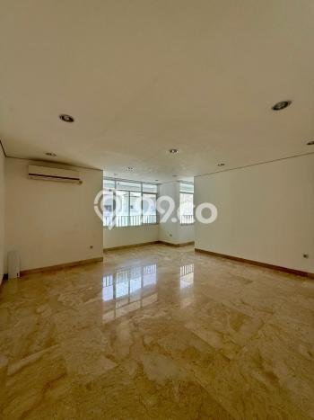 Ready to Use! Premium House LT 329m2 Desain Modern di Senopati Ready to Use! Premium House LT 329m2 Desain Modern di Senopati