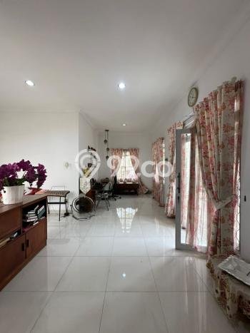 Ready to Use! Luxury House LT 350m2 Desain Elegan di Tomang Ready to Use! Luxury House LT 350m2 Desain Elegan di Tomang