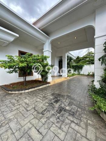 Rumah Elit Modern Tanpa Renovasi di Lebak Bulus Jakarta Selatan Rumah Elit Modern Tanpa Renovasi di Lebak Bulus Jakarta Selatan