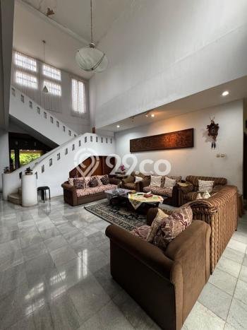 Rumah Mewah LB 250m2 Siap Huni Desain Elegan di Senopati, Jakarta Selatan Rumah Mewah LB 250m2 Siap Huni Desain Elegan di Senopati, Jakarta Selatan