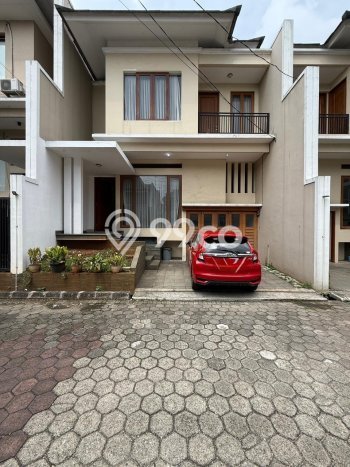Hunian Cantik Minimalis Lb 142m2 di Ciputat Timur, Tangerang Selatan Hunian Cantik Minimalis Lb 142m2 di Ciputat Timur, Tangerang Selatan