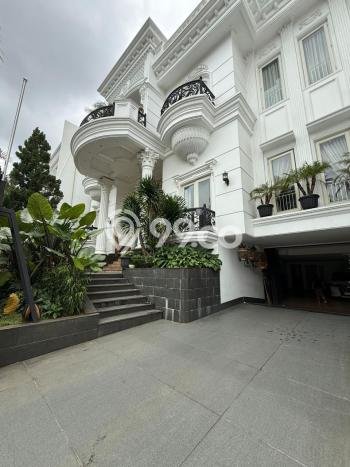 Siap Huni Rumah Mewah 5 Kamar di Kelapa Gading Dekat ke Mana Pun Siap Huni Rumah Mewah 5 Kamar di Kelapa Gading Dekat ke Mana Pun