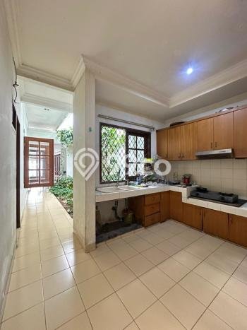 Rumah Elit Modern Tanpa Renovasi di Lebak Bulus Jakarta Selatan Rumah Elit Modern Tanpa Renovasi di Lebak Bulus Jakarta Selatan