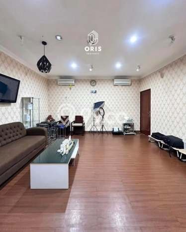 Unit Komersial Dijual di Jakarta Selatan LT 214m2 & LB 484m2 Unit Komersial Dijual di Jakarta Selatan LT 214m2 & LB 484m2