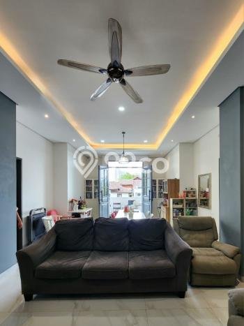 For Sale! Luxury House LT 240m2 Desain Modern di Gandaria For Sale! Luxury House LT 240m2 Desain Modern di Gandaria