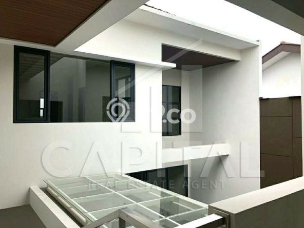 Rumah kawasan Lengkong, Bandung, LT 311m2m² Bangunan 465m2m² Rumah kawasan Lengkong, Bandung, LT 311m2m² Bangunan 465m2m²