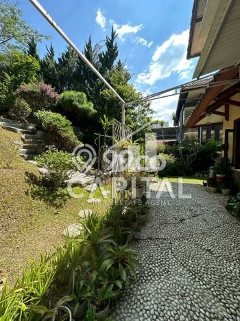 PROPERTI PILIHAN! Rumah Nyaman area Dago Pakar, Luas 540m2m² Bangunan 350m2m² PROPERTI PILIHAN! Rumah Nyaman area Dago Pakar, Luas 540m2m² Bangunan 350m2m²