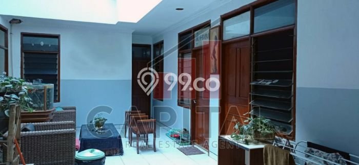 Rumah Mewah LB 500m2 Siap Pakai Desain Elegan di Cikutra, Bandung Rumah Mewah LB 500m2 Siap Pakai Desain Elegan di Cikutra, Bandung