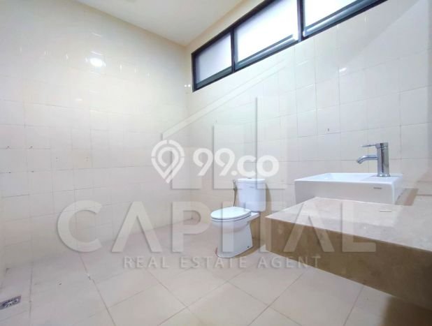 Rumah Kawasan Sayap Dago, Luas 850m2m², LB 550m2m² Rumah Kawasan Sayap Dago, Luas 850m2m², LB 550m2m²