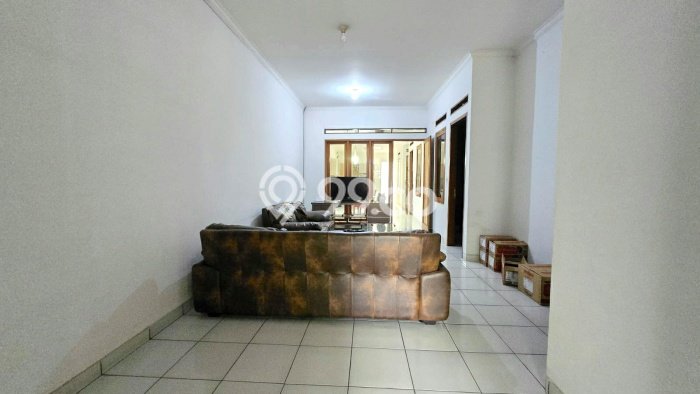 For Sale Rumah 5 Kamar Lokasi Ideal Nyaman dan Strategis di Batununggal For Sale Rumah 5 Kamar Lokasi Ideal Nyaman dan Strategis di Batununggal