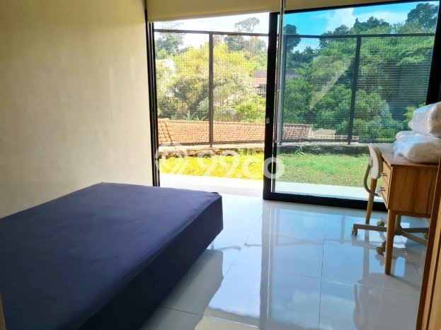 Rumah Mewah LB 200m2 Siap Pakai Desain Elegan di Sayap Dago, Bandung Rumah Mewah LB 200m2 Siap Pakai Desain Elegan di Sayap Dago, Bandung