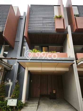 Rumah Luxury Modern Tanpa Renovasi di Permata Buana Jakarta Barat Rumah Luxury Modern Tanpa Renovasi di Permata Buana Jakarta Barat