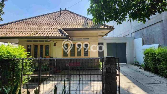 GOOD DEAL! Rumah Strategis di , LT 915m2m² LB 400m2m² GOOD DEAL! Rumah Strategis di , LT 915m2m² LB 400m2m²