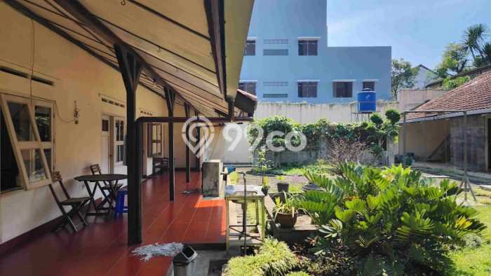 GOOD DEAL! Rumah Strategis di , LT 915m2m² LB 400m2m² GOOD DEAL! Rumah Strategis di , LT 915m2m² LB 400m2m²