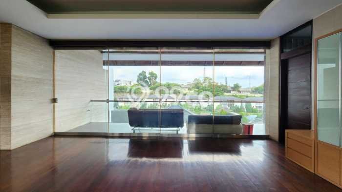 Dijual Rumah Mewah Elegan Dengan View Cantik di Setra Duta, Bandung Dijual Rumah Mewah Elegan Dengan View Cantik di Setra Duta, Bandung