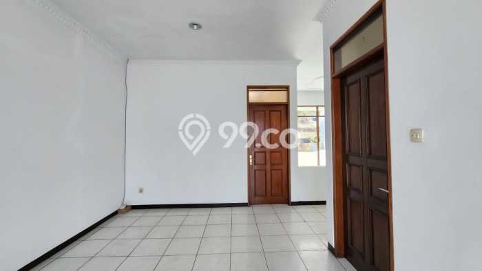 For Sale! Luxury House LT 261m2 Desain Modern di Pajajaran For Sale! Luxury House LT 261m2 Desain Modern di Pajajaran