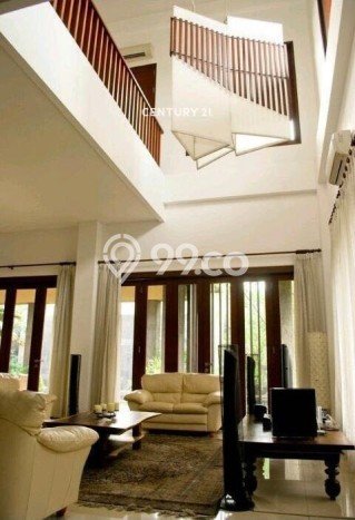 Hunian Modern dengan LT 636m2 & LB 1000m2 Disewakan di Pondok Indah Hunian Modern dengan LT 636m2 & LB 1000m2 Disewakan di Pondok Indah