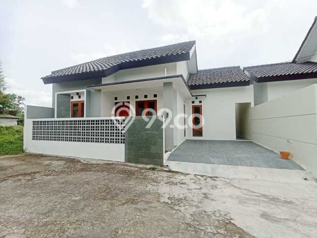 For Sale Rumah 3 Kamar Lokasi Ideal Nyaman dan Strategis di Sleman For Sale Rumah 3 Kamar Lokasi Ideal Nyaman dan Strategis di Sleman