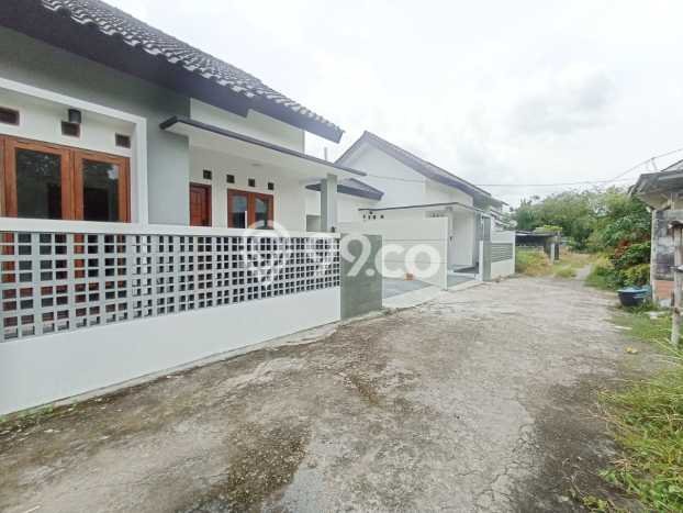 For Sale Rumah 3 Kamar Lokasi Ideal Nyaman dan Strategis di Sleman For Sale Rumah 3 Kamar Lokasi Ideal Nyaman dan Strategis di Sleman