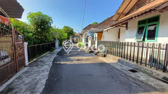 Rumah Modern Minimalis 7 Kamar Bisa Langsung Pindah di Semarang Barat Rumah Modern Minimalis 7 Kamar Bisa Langsung Pindah di Semarang Barat