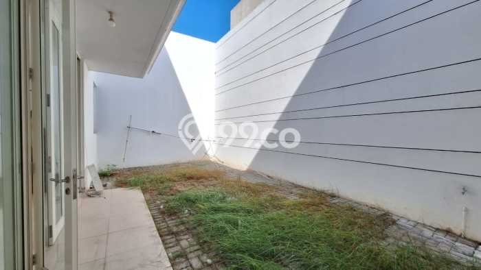 PENAWARAN TERBATAS! Rumah Berkualitas area Pakuwon Indah, Luas 315m² LB 330m² PENAWARAN TERBATAS! Rumah Berkualitas area Pakuwon Indah, Luas 315m² LB 330m²