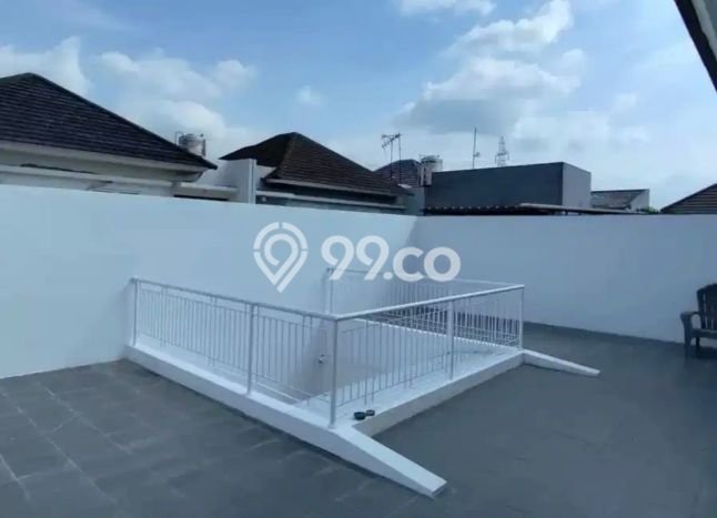 INVESTASI CERDAS! Rumah Exclusive , Surabaya, LT 180m2m² Luas Bangunan 240m2m² INVESTASI CERDAS! Rumah Exclusive , Surabaya, LT 180m2m² Luas Bangunan 240m2m²
