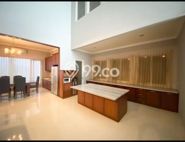 Hunian Mewah LB 500m2 Siap Huni Desain Elegan di Pakuwon Indah, Surabaya Hunian Mewah LB 500m2 Siap Huni Desain Elegan di Pakuwon Indah, Surabaya