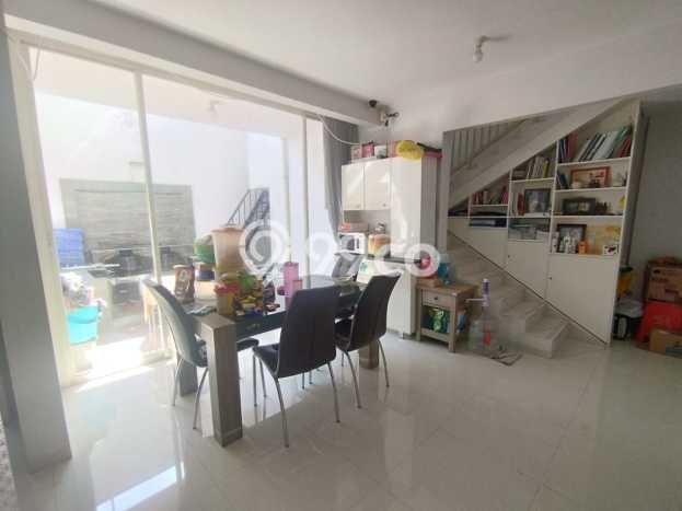 Rumah di , Surabaya, LT 251m2m² Bangunan 257m2m² Rumah di , Surabaya, LT 251m2m² Bangunan 257m2m²