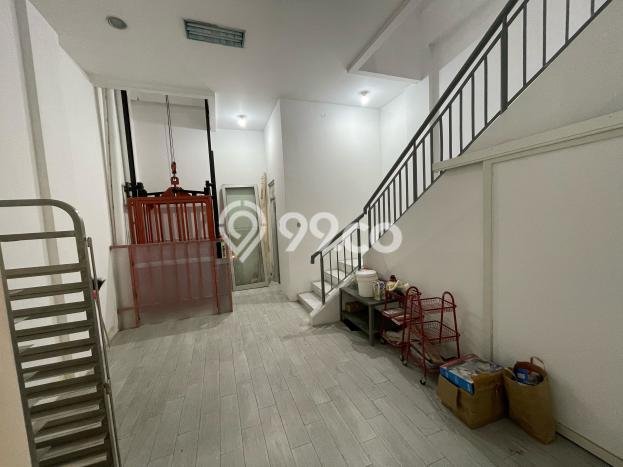 Ruko Dijual di Surabaya LT 95m2 & LB 176m2 Lokasi Terbaik! Ruko Dijual di Surabaya LT 95m2 & LB 176m2 Lokasi Terbaik!