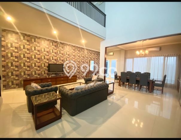Hunian Mewah LB 500m2 Siap Huni Desain Elegan di Pakuwon Indah, Surabaya Hunian Mewah LB 500m2 Siap Huni Desain Elegan di Pakuwon Indah, Surabaya