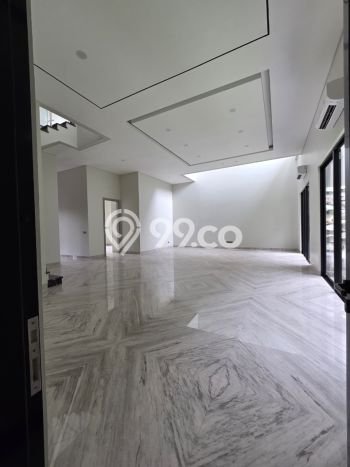 Rumah Eksklusif Siap Huni LT 375m2 di Pakuwon Indah, Surabaya Rumah Eksklusif Siap Huni LT 375m2 di Pakuwon Indah, Surabaya