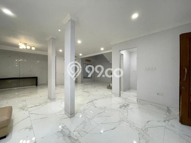 Rumah Modern 4 KT di Pakuwon Indah Surabaya Unfurnished Rumah Modern 4 KT di Pakuwon Indah Surabaya Unfurnished