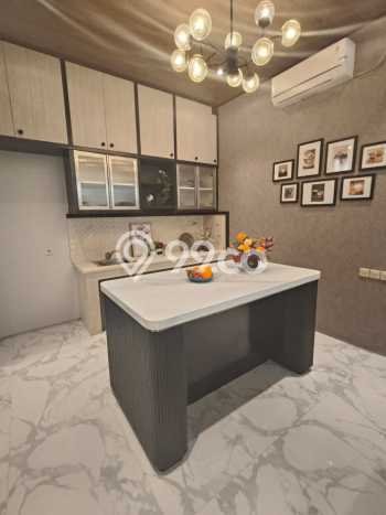 Ready to Use! Luxury House LT 126m2 Desain Modern di Pakuwon Indah Ready to Use! Luxury House LT 126m2 Desain Modern di Pakuwon Indah