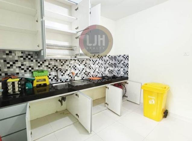 UNIT LANGKA! Rumah kawasan Batam Centre, 2 KT, Pemandangan Kota, Luas 96m² Bangunan 55m² UNIT LANGKA! Rumah kawasan Batam Centre, 2 KT, Pemandangan Kota, Luas 96m² Bangunan 55m²
