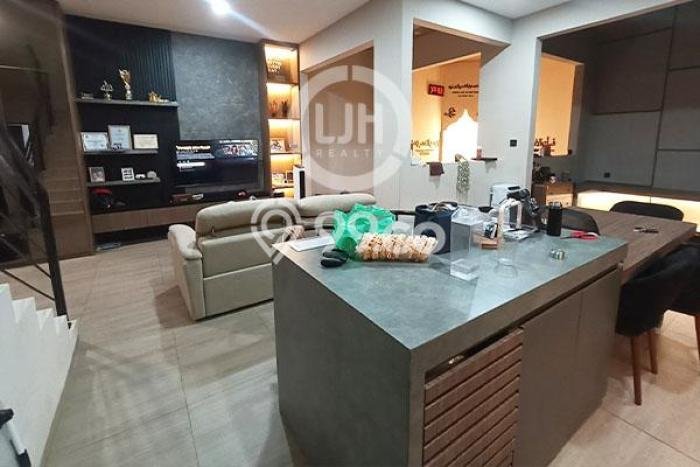 Hunian Strategis 4 KT LB 240m2 Kondisi Bagus di Batam Centre Hunian Strategis 4 KT LB 240m2 Kondisi Bagus di Batam Centre