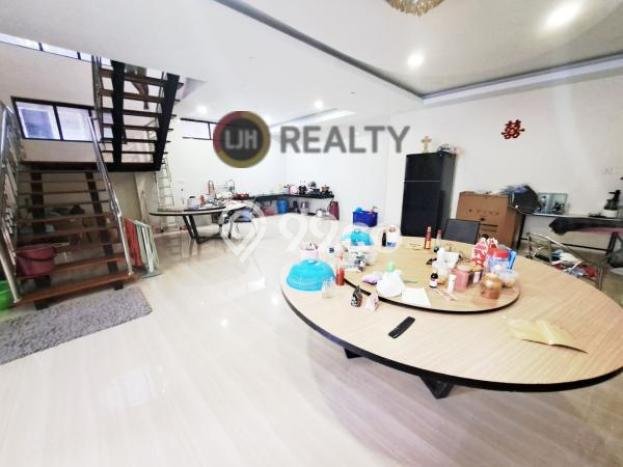 Rumah di Batam Kota, Batam, LT 174m² LB 330m² Rumah di Batam Kota, Batam, LT 174m² LB 330m²