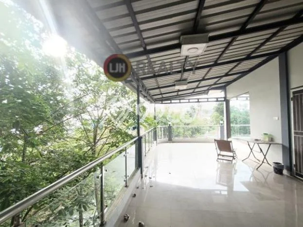 Rumah Modern 5 Kamar LT 102m2 di Tiban Rumah Modern 5 Kamar LT 102m2 di Tiban